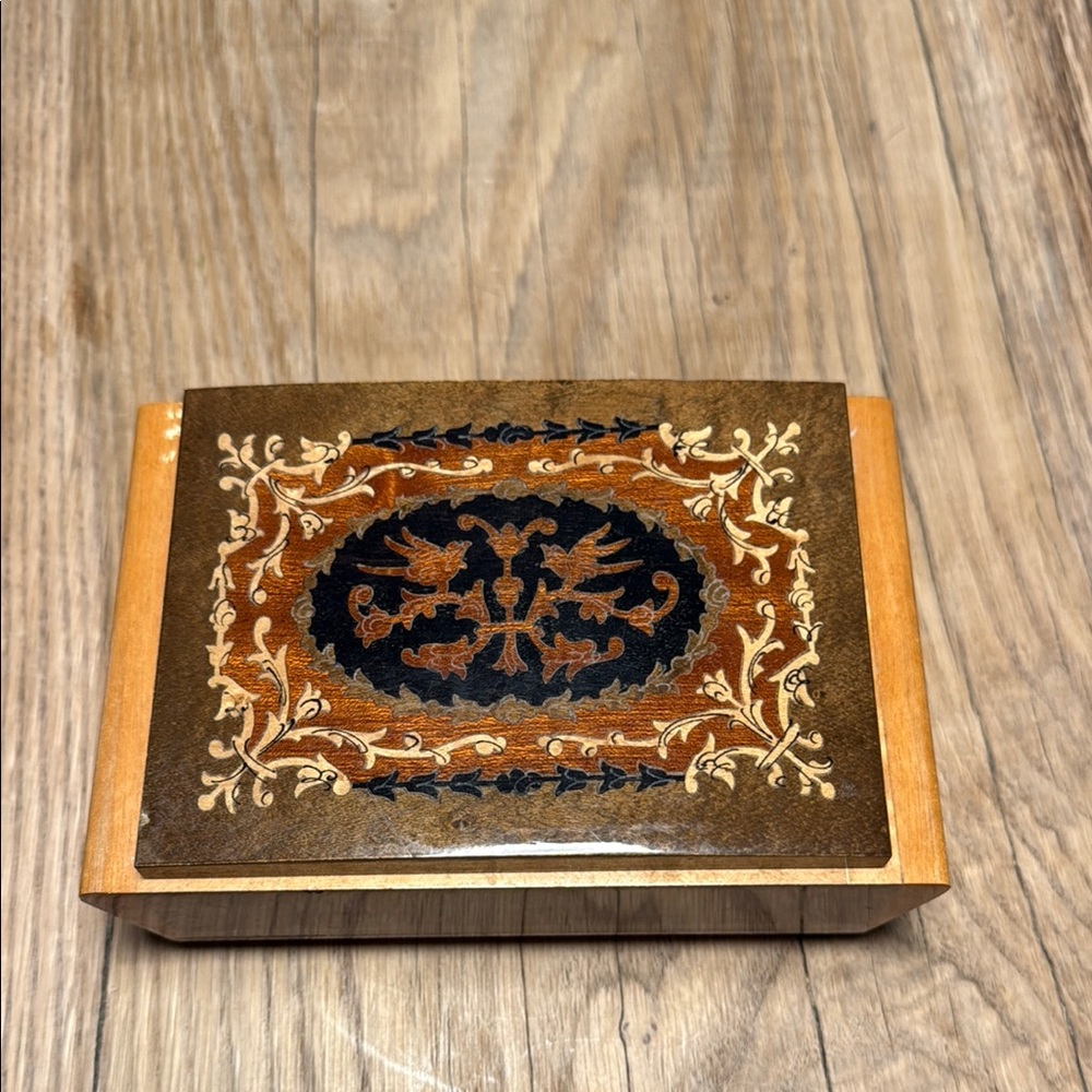 Vintage Reuge Wooden Laquer Music Box. Plays The Sound of Music